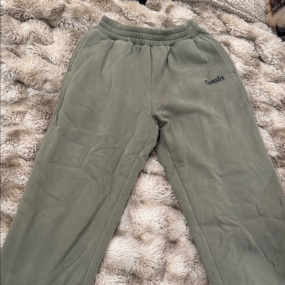 Comfrt Women's Olive Jogger Sweatpants